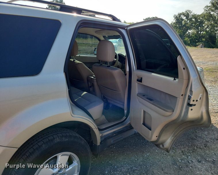 image for item LS9564 2010 Ford Escape XLT  SUV