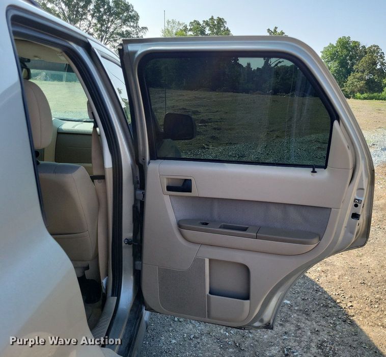 image for item LS9564 2010 Ford Escape XLT  SUV