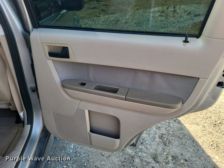 image for item LS9564 2010 Ford Escape XLT  SUV