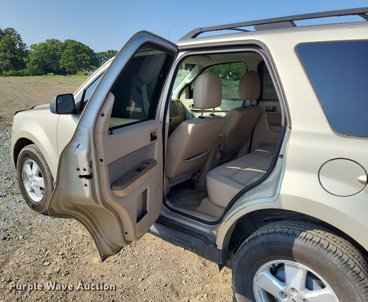 image for item LS9564 2010 Ford Escape XLT  SUV