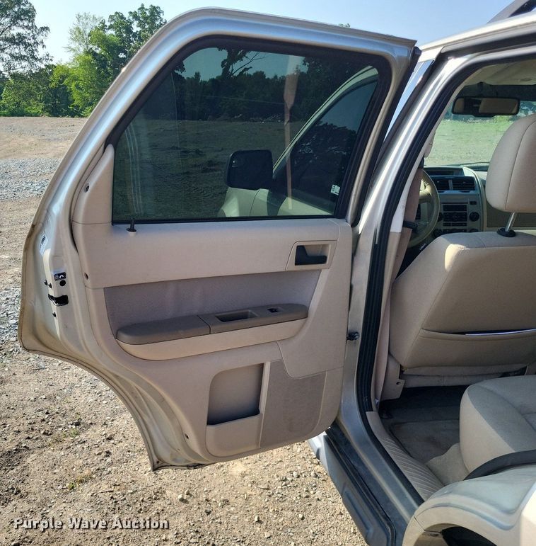 image for item LS9564 2010 Ford Escape XLT  SUV