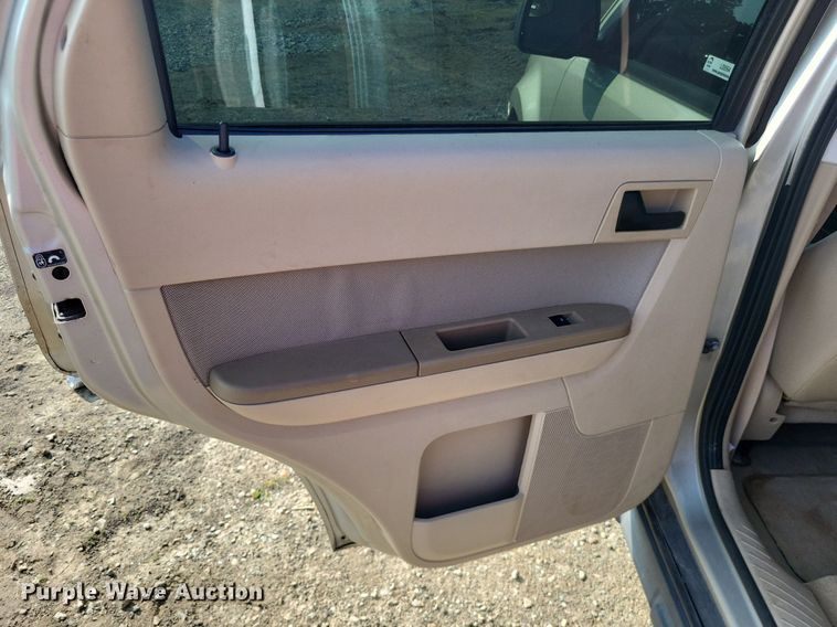 image for item LS9564 2010 Ford Escape XLT  SUV