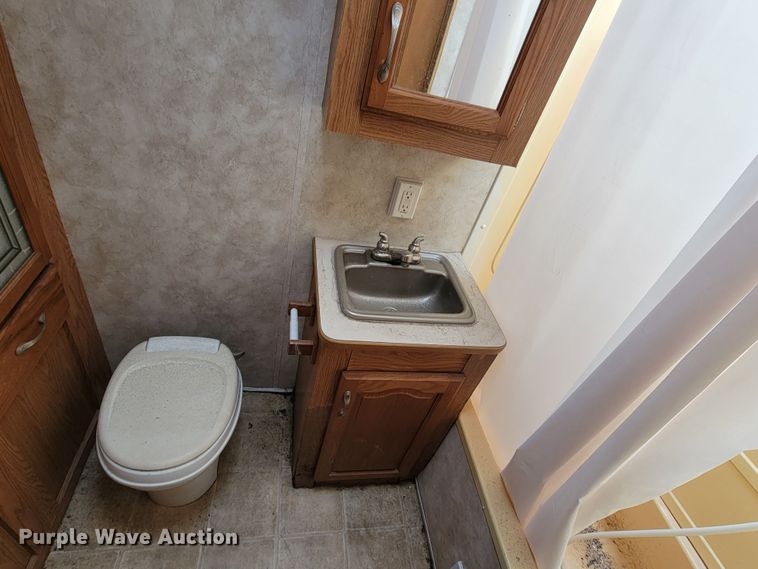 image for item LV9489 2005 Keystone Sprinter 259RBS  camper