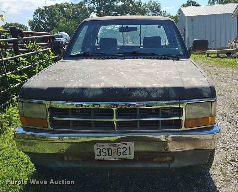 image for item LW9690 1993 Dodge Dakota  Club Cab pickup truck