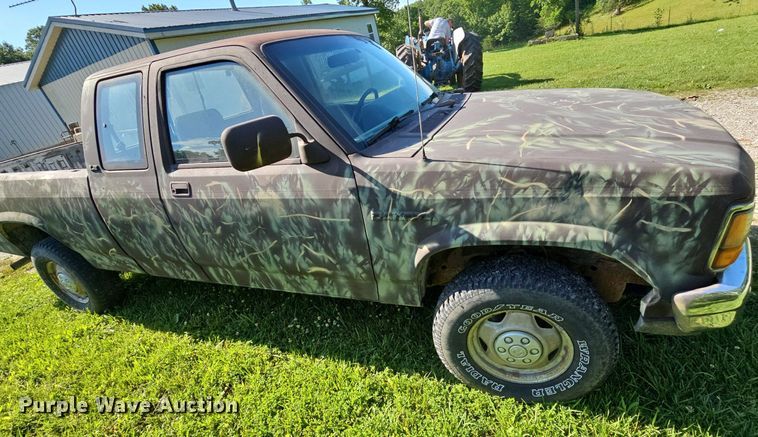 image for item LW9690 1993 Dodge Dakota  Club Cab pickup truck