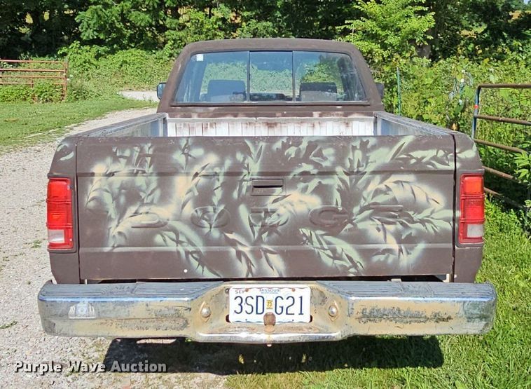 image for item LW9690 1993 Dodge Dakota  Club Cab pickup truck