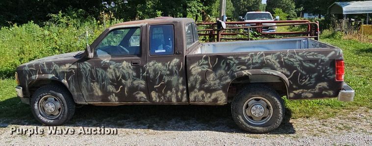 image for item LW9690 1993 Dodge Dakota  Club Cab pickup truck