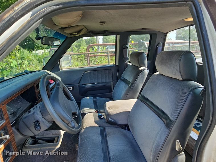 image for item LW9690 1993 Dodge Dakota  Club Cab pickup truck