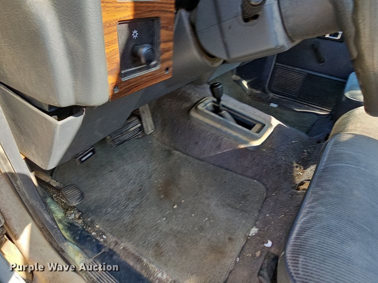 image for item LW9690 1993 Dodge Dakota  Club Cab pickup truck