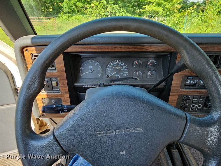 image for item LW9690 1993 Dodge Dakota  Club Cab pickup truck