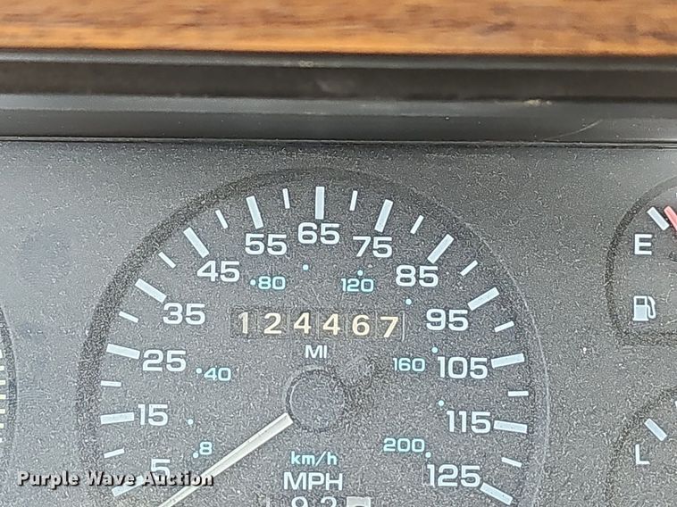 image for item LW9690 1993 Dodge Dakota  Club Cab pickup truck