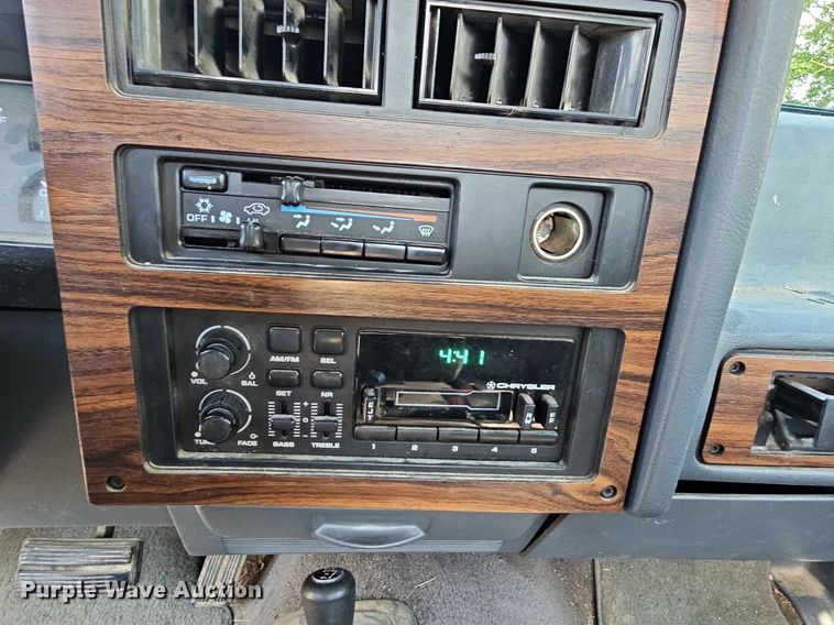 image for item LW9690 1993 Dodge Dakota  Club Cab pickup truck