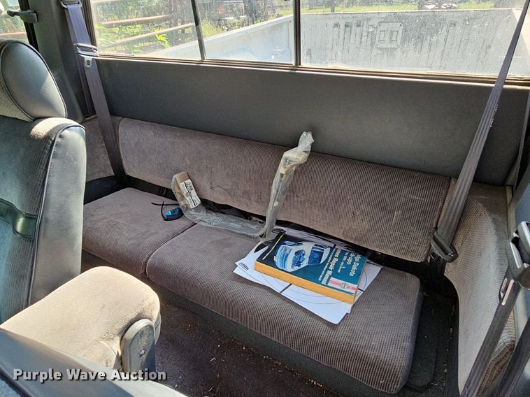 image for item LW9690 1993 Dodge Dakota  Club Cab pickup truck