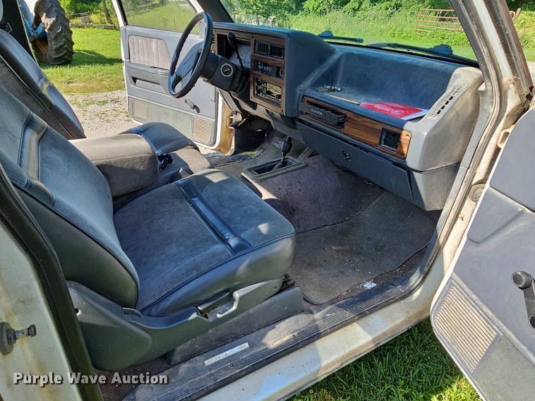 image for item LW9690 1993 Dodge Dakota  Club Cab pickup truck