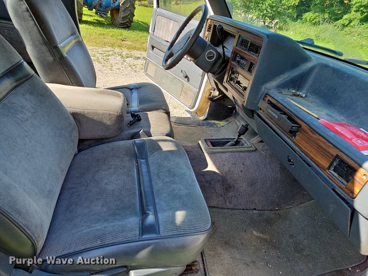 image for item LW9690 1993 Dodge Dakota  Club Cab pickup truck