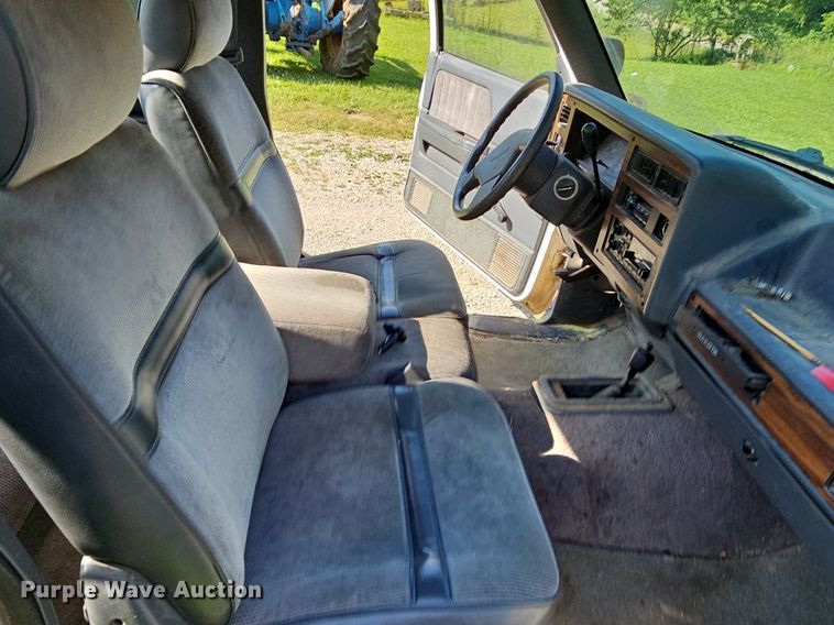 image for item LW9690 1993 Dodge Dakota  Club Cab pickup truck