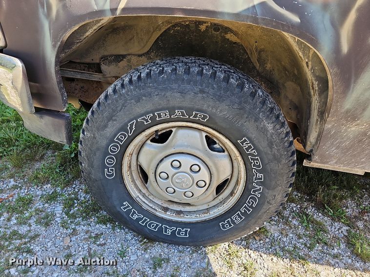 image for item LW9690 1993 Dodge Dakota  Club Cab pickup truck