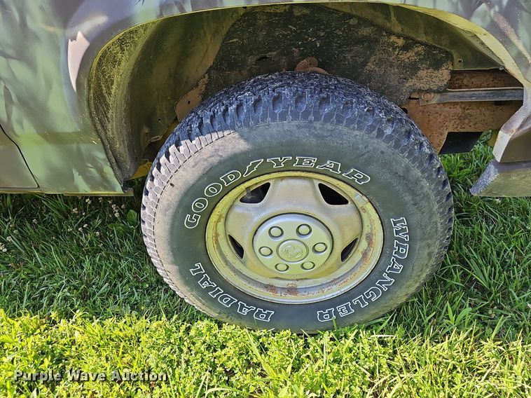 image for item LW9690 1993 Dodge Dakota  Club Cab pickup truck