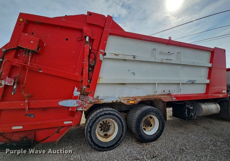 image for item LW9692 1997 Peterbilt 320  refuse truck