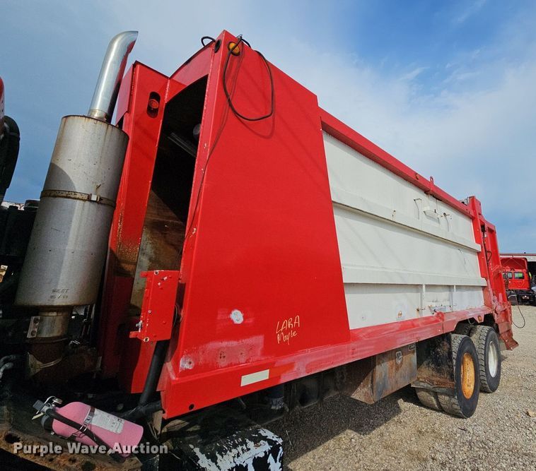 image for item LW9692 1997 Peterbilt 320  refuse truck