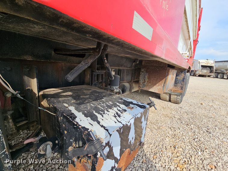 image for item LW9692 1997 Peterbilt 320  refuse truck