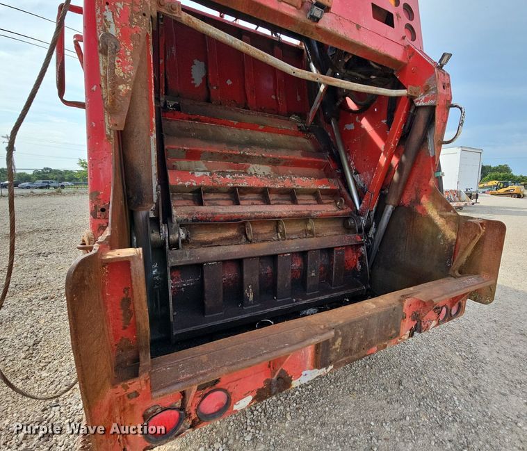 image for item LW9692 1997 Peterbilt 320  refuse truck