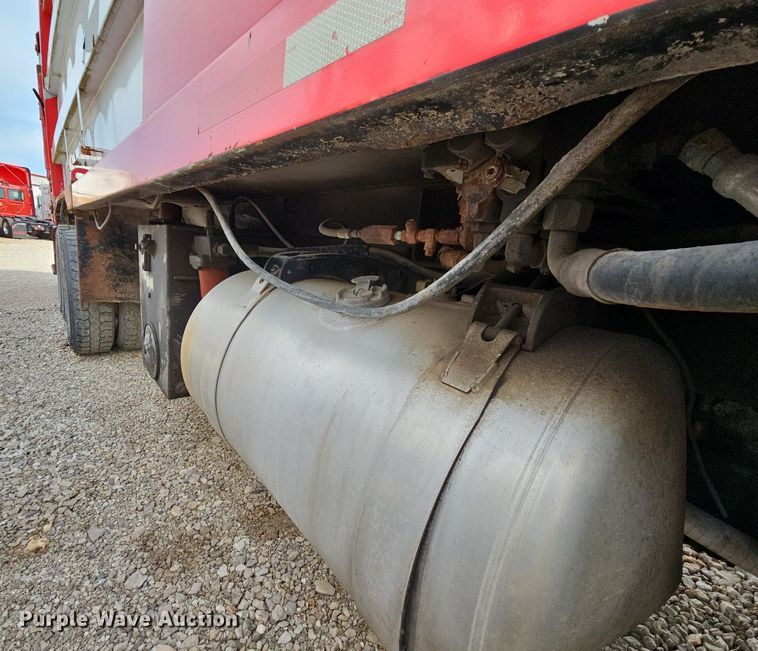 image for item LW9692 1997 Peterbilt 320  refuse truck