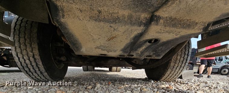 image for item LW9692 1997 Peterbilt 320  refuse truck