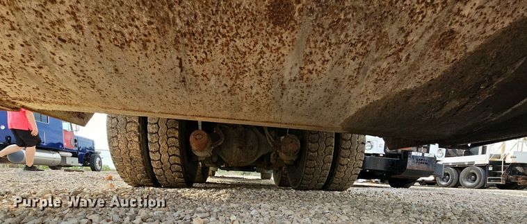 image for item LW9692 1997 Peterbilt 320  refuse truck