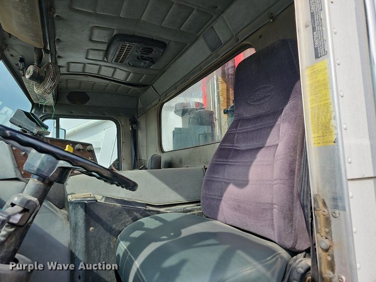 image for item LW9692 1997 Peterbilt 320  refuse truck