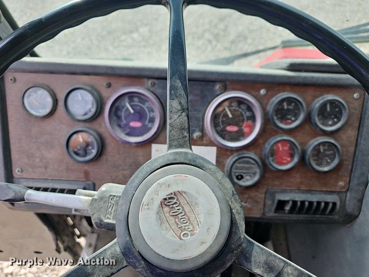 image for item LW9692 1997 Peterbilt 320  refuse truck