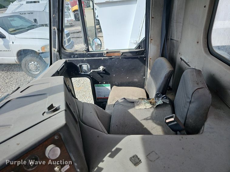 image for item LW9692 1997 Peterbilt 320  refuse truck