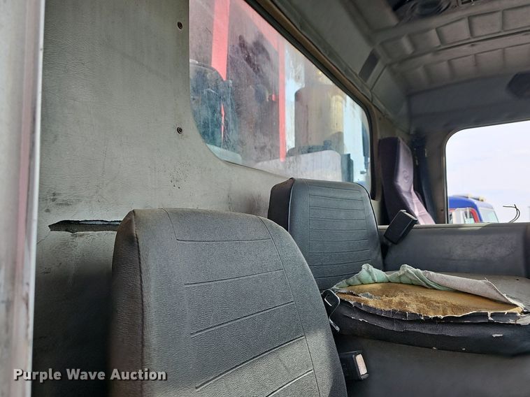 image for item LW9692 1997 Peterbilt 320  refuse truck