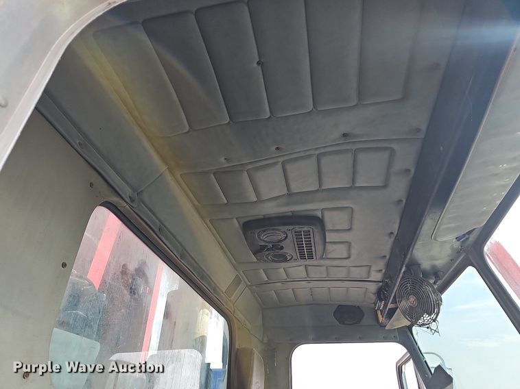 image for item LW9692 1997 Peterbilt 320  refuse truck