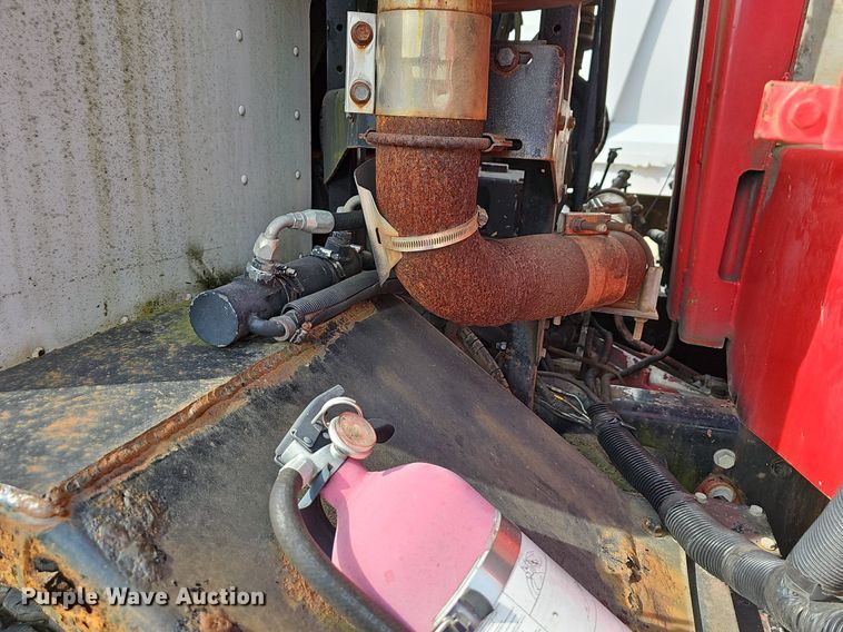 image for item LW9692 1997 Peterbilt 320  refuse truck