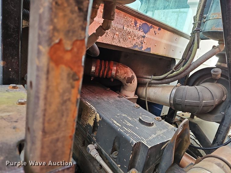 image for item LW9692 1997 Peterbilt 320  refuse truck