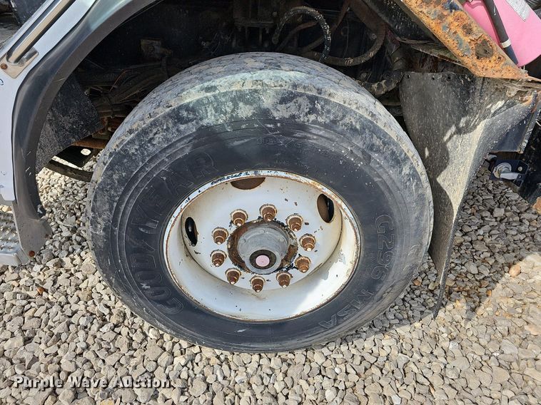 image for item LW9692 1997 Peterbilt 320  refuse truck