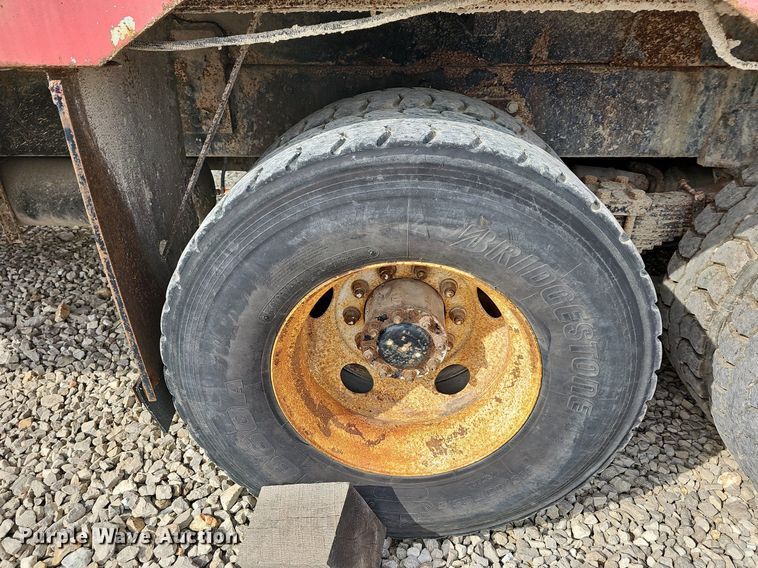 image for item LW9692 1997 Peterbilt 320  refuse truck