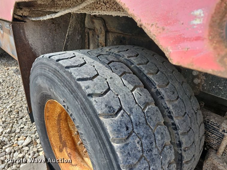 image for item LW9692 1997 Peterbilt 320  refuse truck