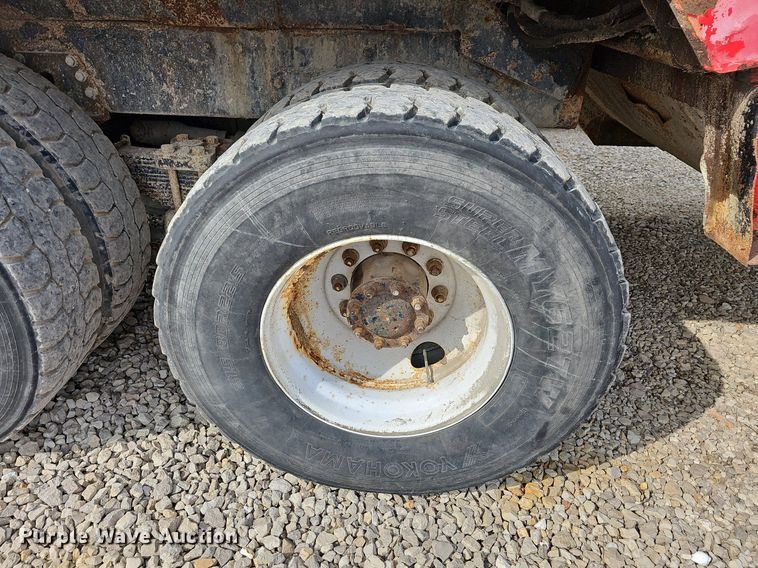 image for item LW9692 1997 Peterbilt 320  refuse truck