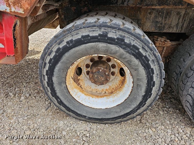 image for item LW9692 1997 Peterbilt 320  refuse truck