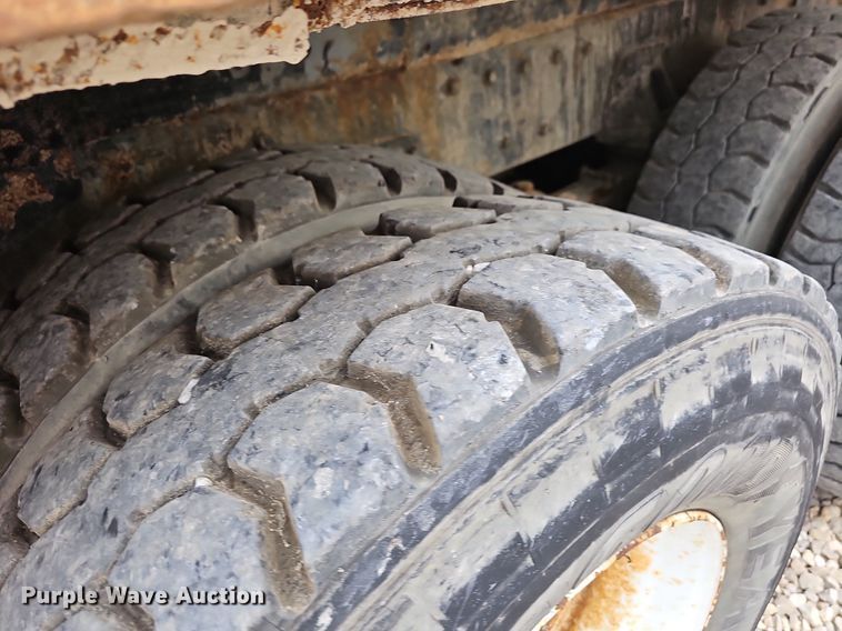 image for item LW9692 1997 Peterbilt 320  refuse truck