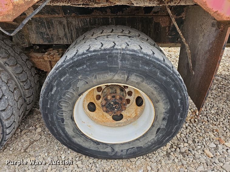 image for item LW9692 1997 Peterbilt 320  refuse truck