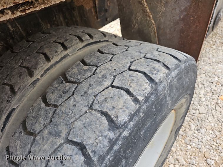 image for item LW9692 1997 Peterbilt 320  refuse truck