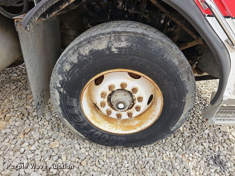 image for item LW9692 1997 Peterbilt 320  refuse truck