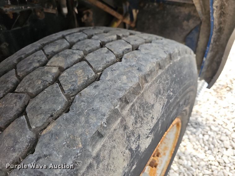 image for item LW9692 1997 Peterbilt 320  refuse truck