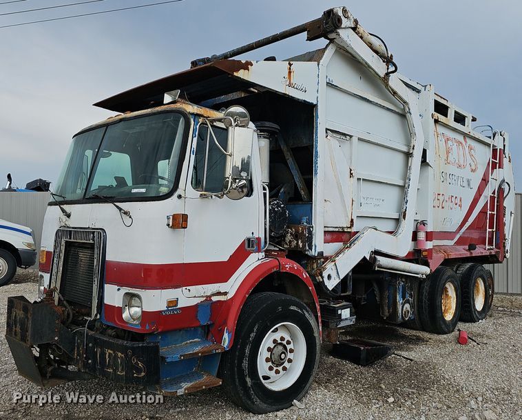 image for item LW9693 1996 Volvo Xpeditor  refuse truck