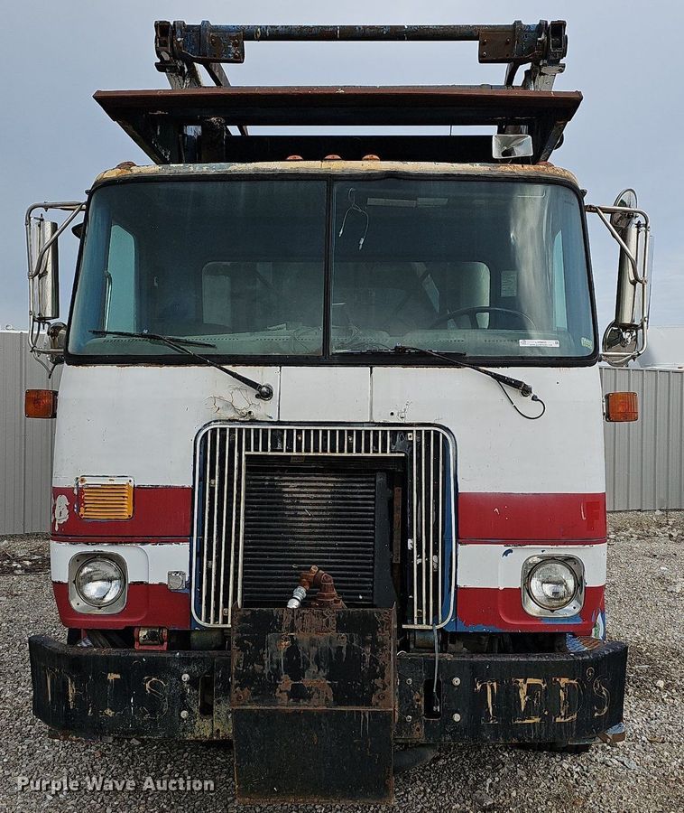 image for item LW9693 1996 Volvo Xpeditor  refuse truck