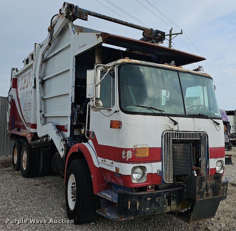 image for item LW9693 1996 Volvo Xpeditor  refuse truck