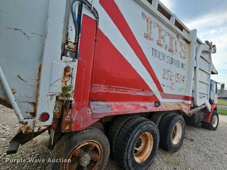 image for item LW9693 1996 Volvo Xpeditor  refuse truck